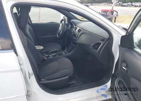 2012 Chrysler 200 Lx z USA, uszkodzony, nr VIN 1C3CCBABXCN325881